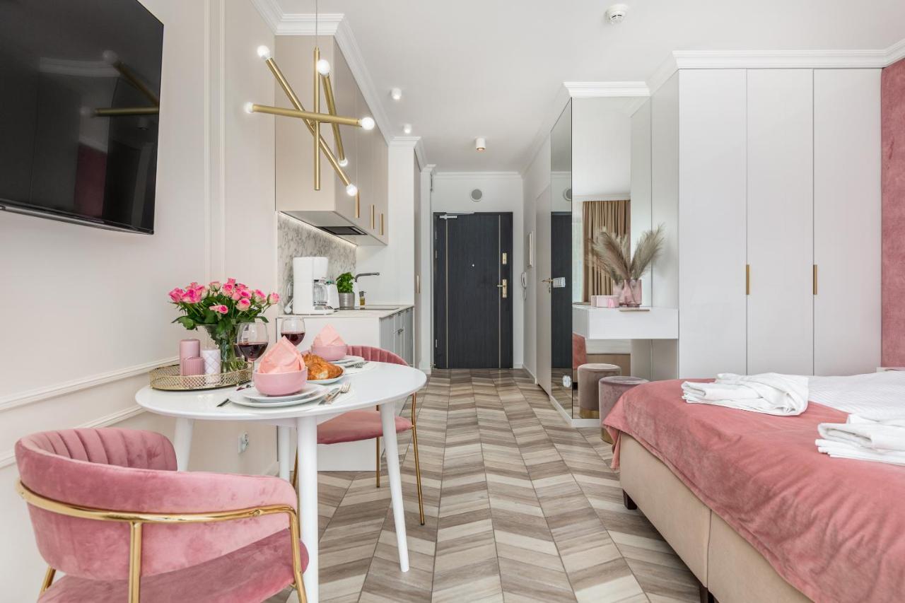 Golden Line Apartment *
