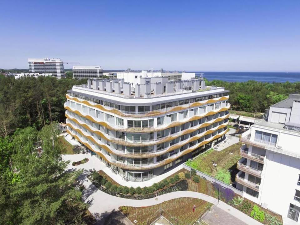 Golden Line Apartment *